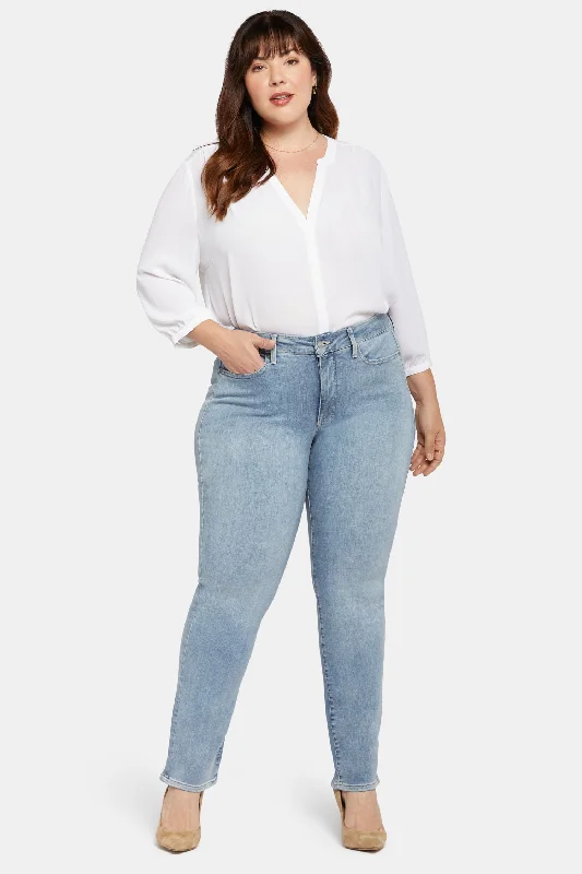 Marilyn Straight Jeans In Plus Size - Haley