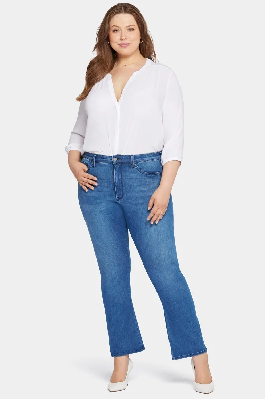 Le Silhouette Slim Bootcut Jeans In Petite Plus Size - Amour